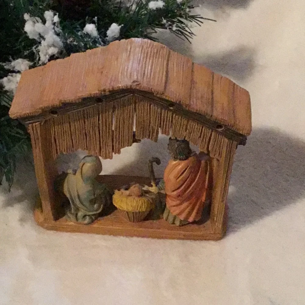 Resin Holy Family‎ Nativity scene